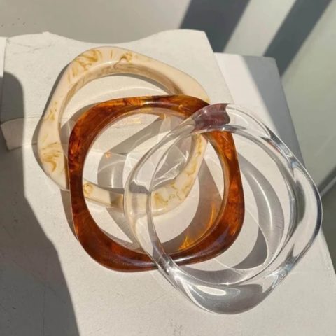 Lot de 3 bracelets jonc en résine marbrée ambre, crème et transparent